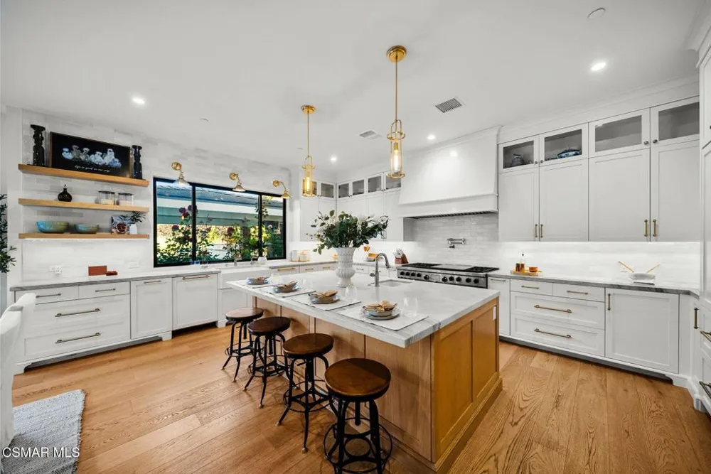 2116 Shadow Creek Drive Agoura Hills, CA 91301
