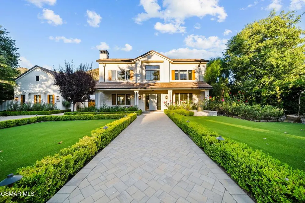 2116 Shadow Creek Drive Agoura Hills, CA 91301