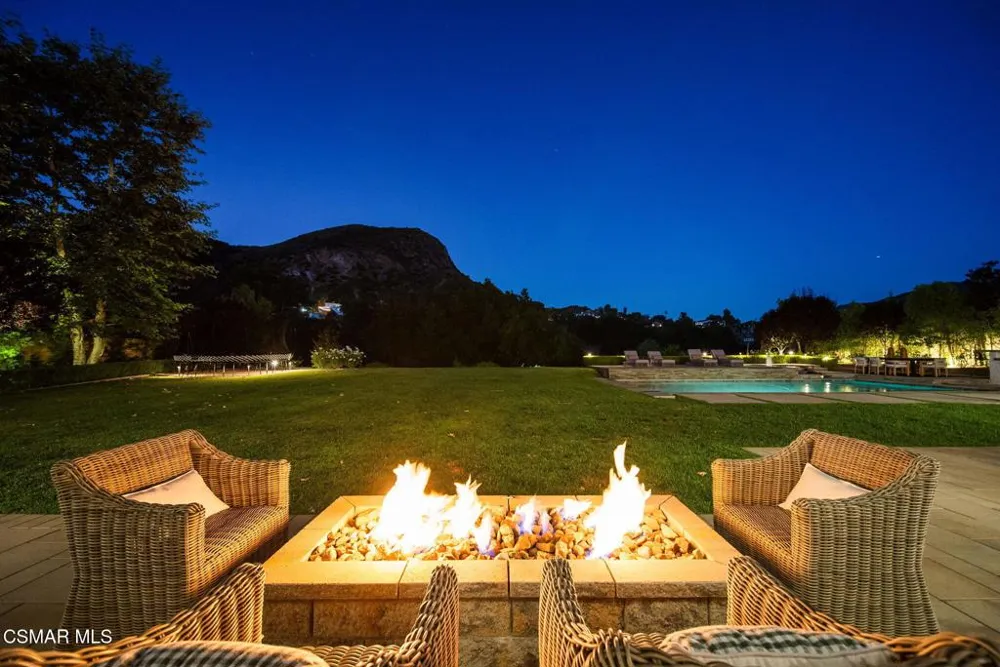 2116 Shadow Creek Drive Agoura Hills, CA 91301