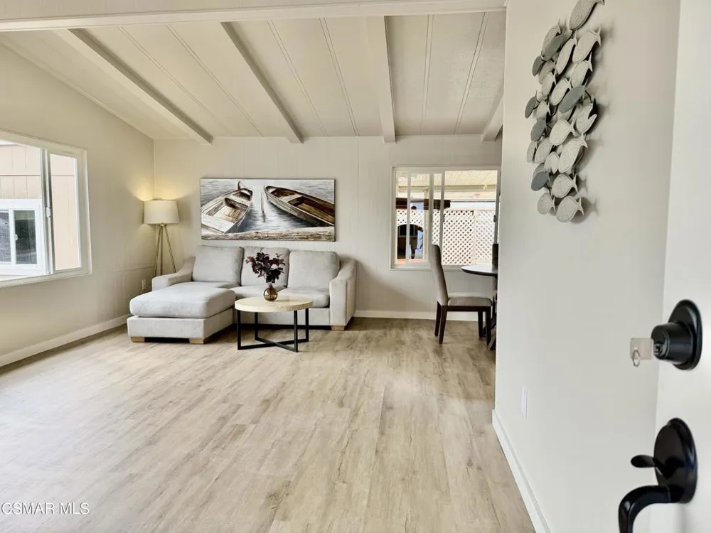21 Poinsettia Gardens Drive #21 Ventura, CA 93004