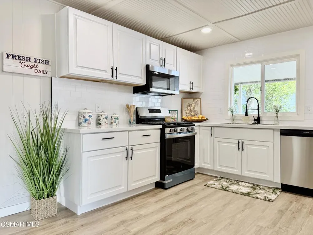 21 Poinsettia Gardens Drive #21 Ventura, CA 93004