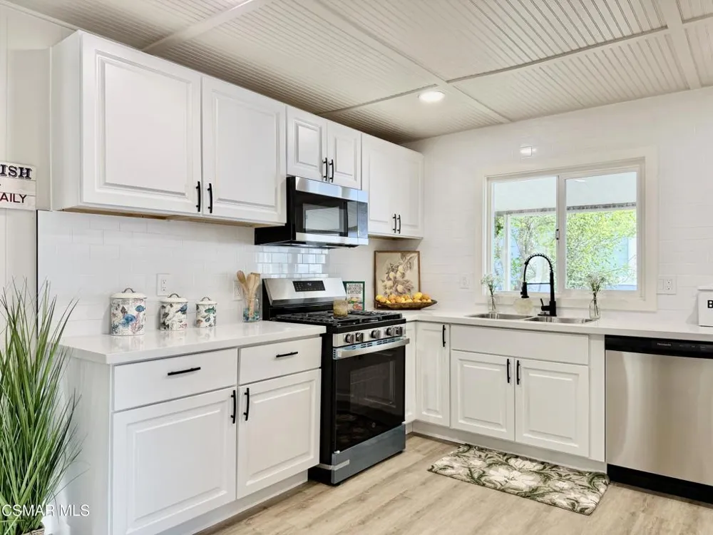 21 Poinsettia Gardens Drive #21 Ventura, CA 93004
