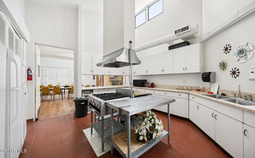 21 Poinsettia Gardens Drive #21 Ventura, CA 93004