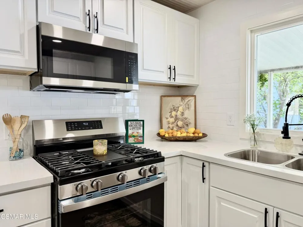 21 Poinsettia Gardens Drive #21 Ventura, CA 93004
