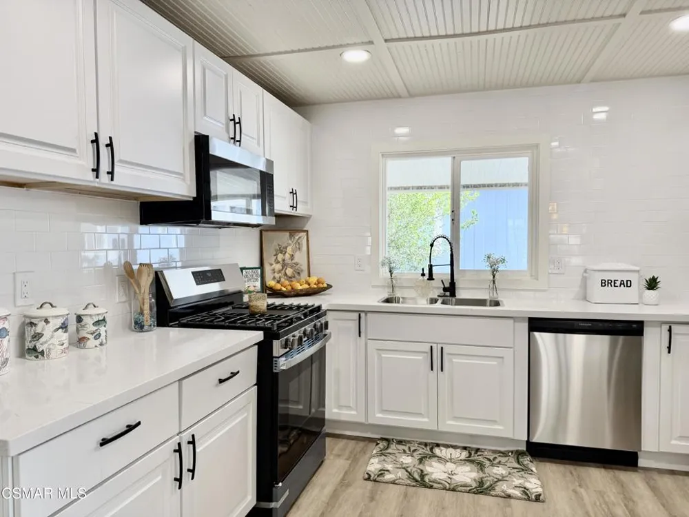 21 Poinsettia Gardens Drive #21 Ventura, CA 93004