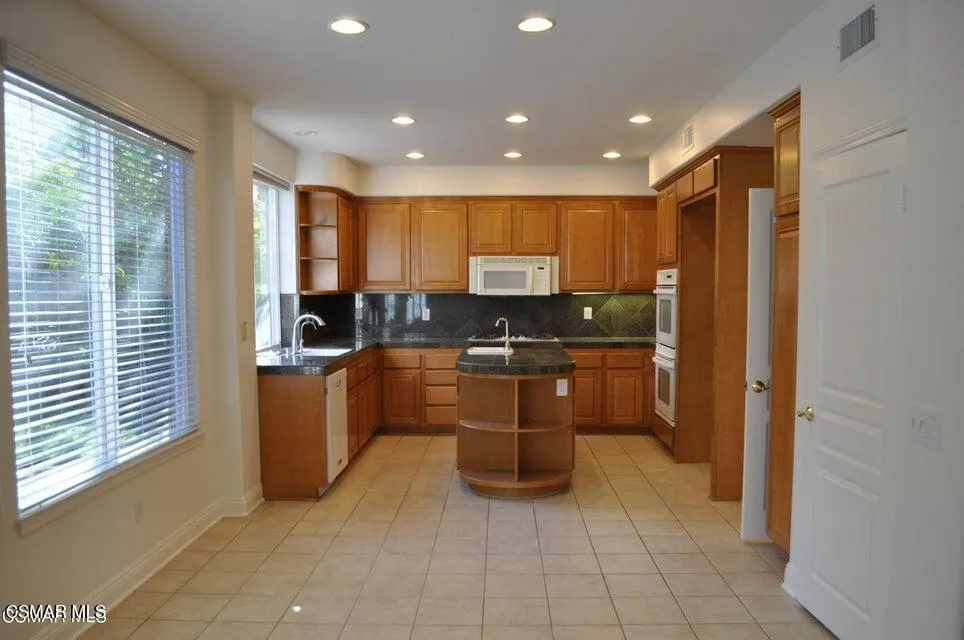 1596 Blue Canyon Street Newbury Park, CA 91320
