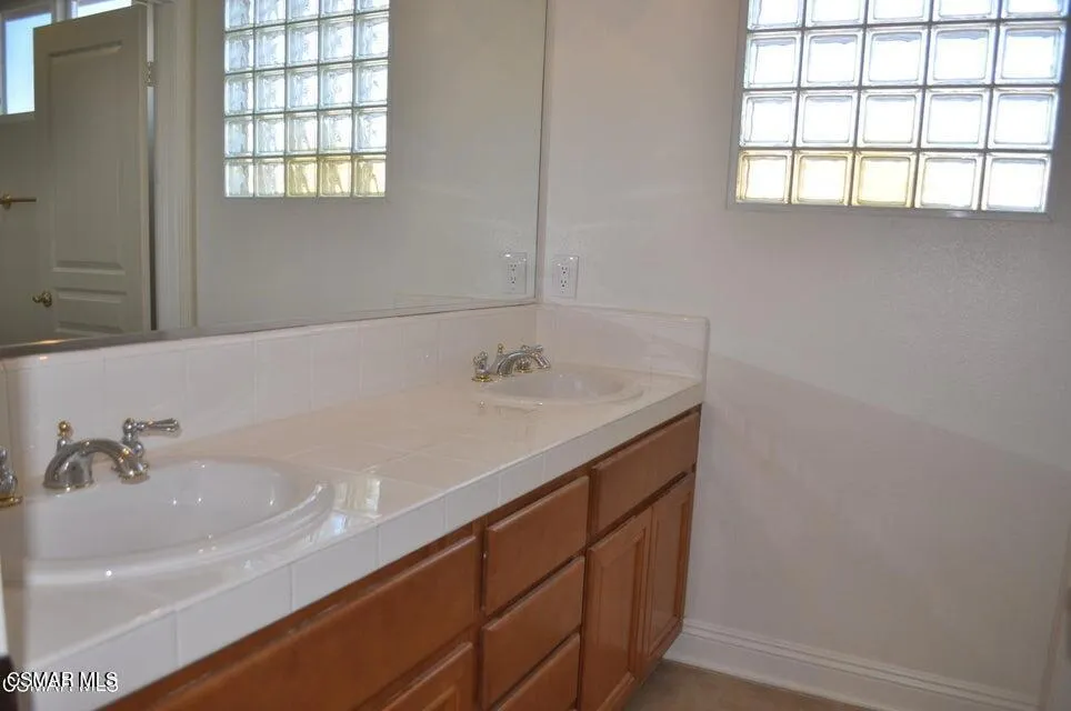 1596 Blue Canyon Street Newbury Park, CA 91320