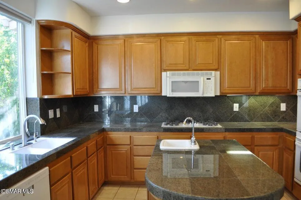 1596 Blue Canyon Street Newbury Park, CA 91320