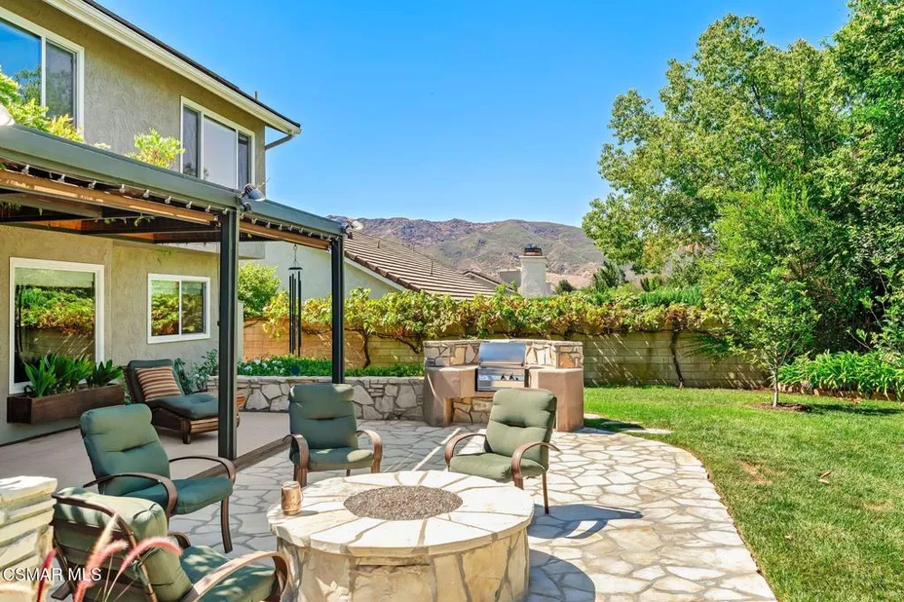 5755 Willowtree Drive Agoura Hills, CA 91301
