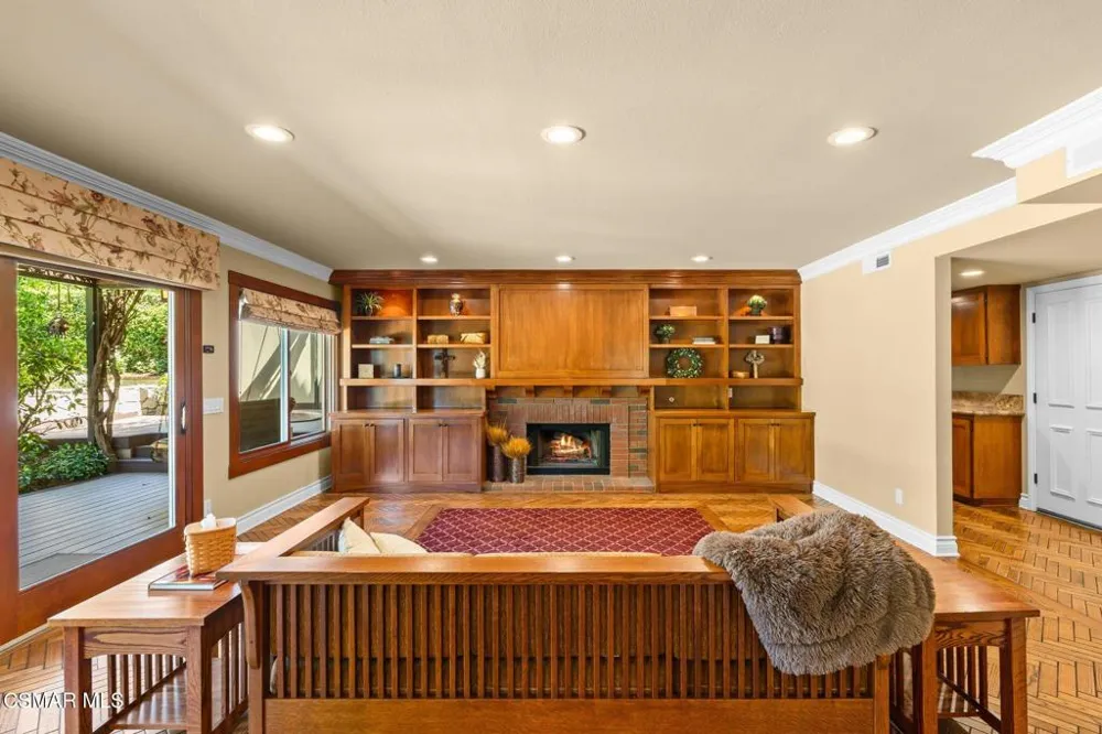 5755 Willowtree Drive Agoura Hills, CA 91301
