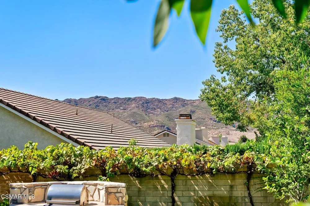 5755 Willowtree Drive Agoura Hills, CA 91301