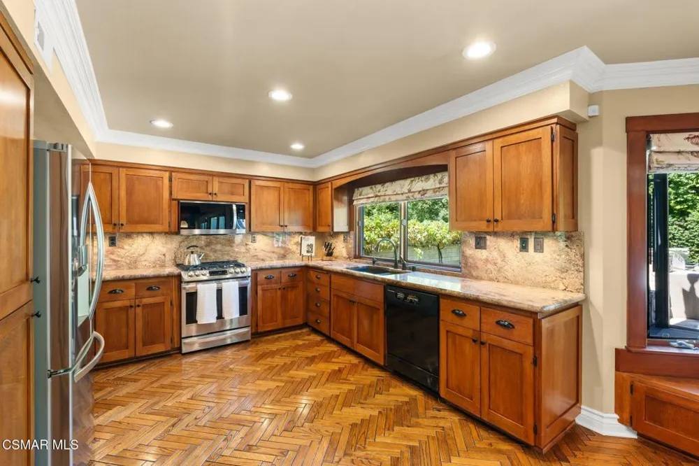 5755 Willowtree Drive Agoura Hills, CA 91301