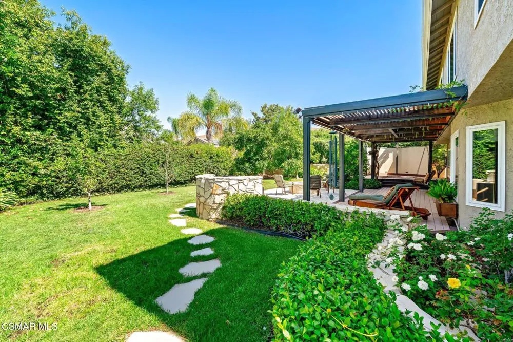 5755 Willowtree Drive Agoura Hills, CA 91301