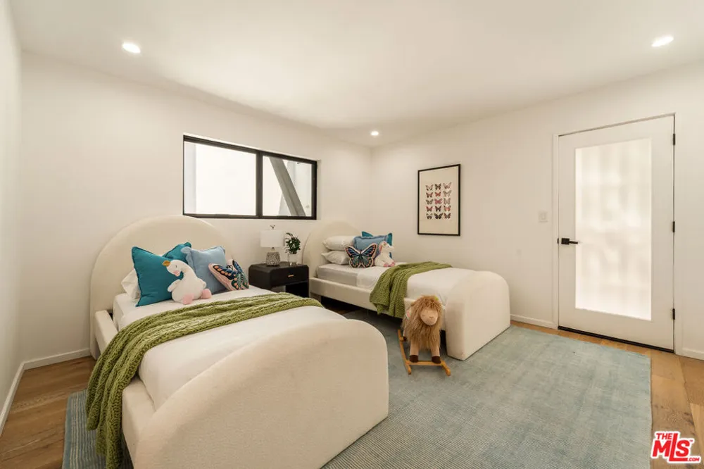 11587 Sunshine Terrace Studio City, CA 91604