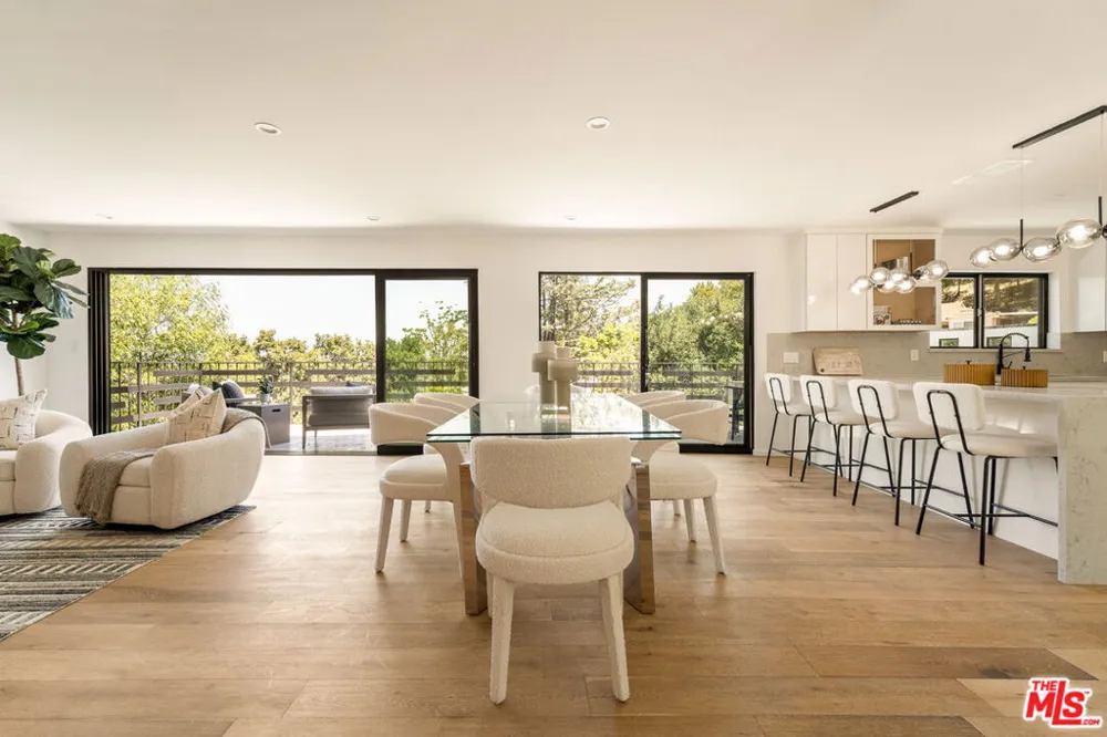 11587 Sunshine Terrace Studio City, CA 91604