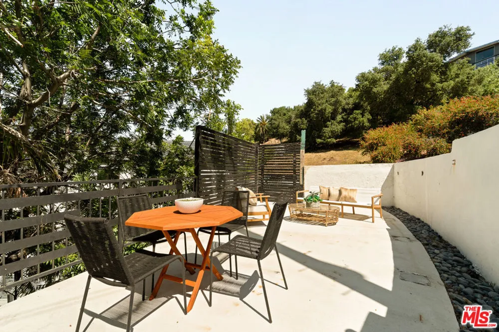11587 Sunshine Terrace Studio City, CA 91604