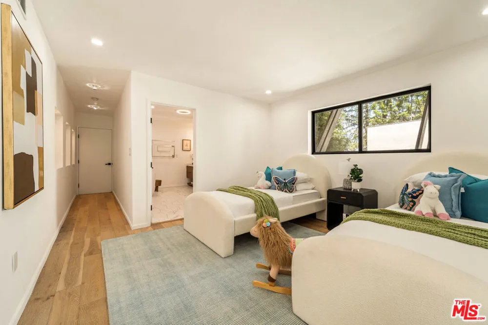 11587 Sunshine Terrace Studio City, CA 91604