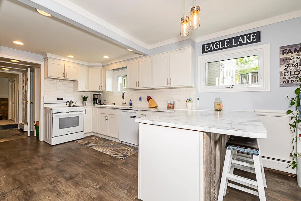 1210 Eagle Lake Drive Kalamazoo, MI 49009