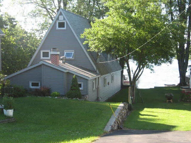 1210 Eagle Lake Drive Kalamazoo, MI 49009