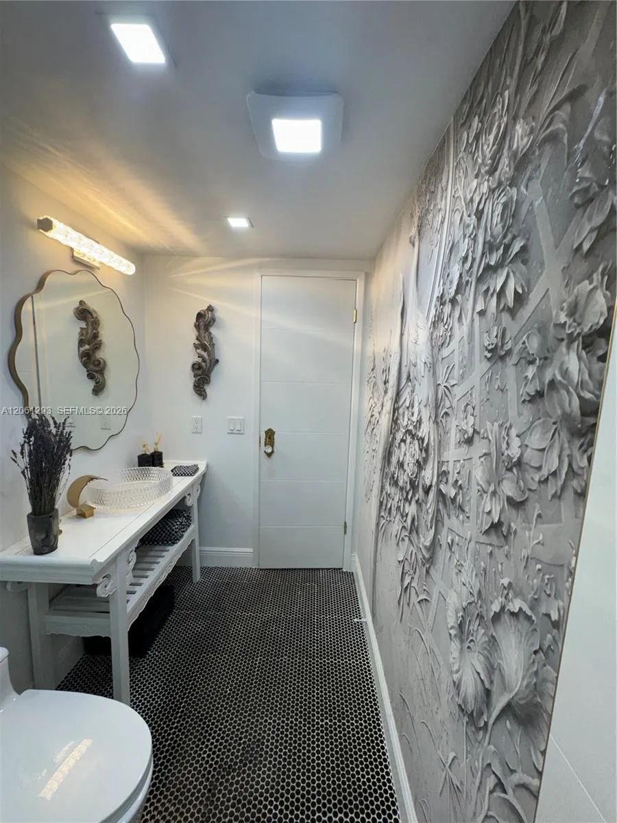 250 NE 20th St #2110 Boca Raton, FL 33431