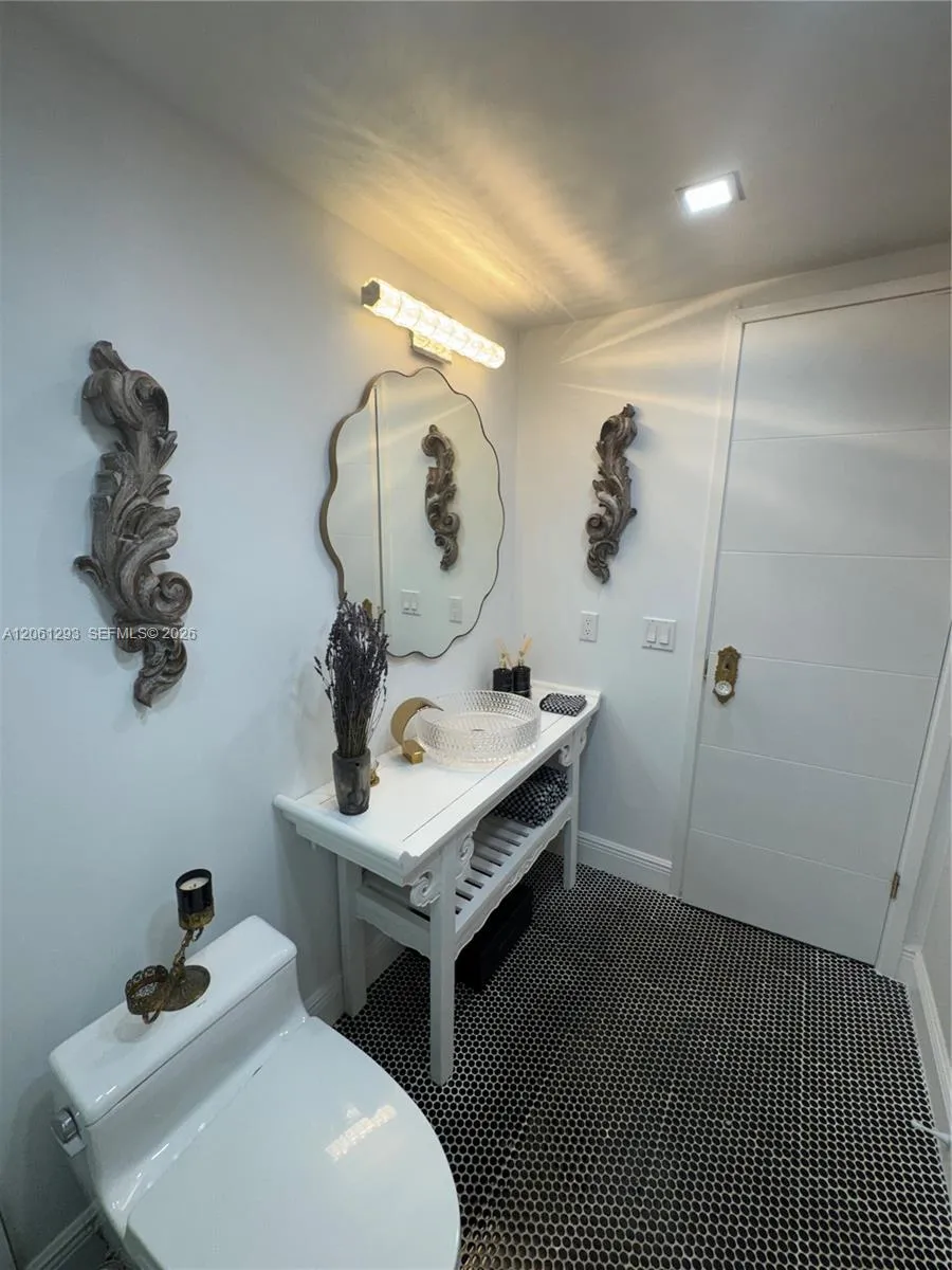 250 NE 20th St #2110 Boca Raton, FL 33431
