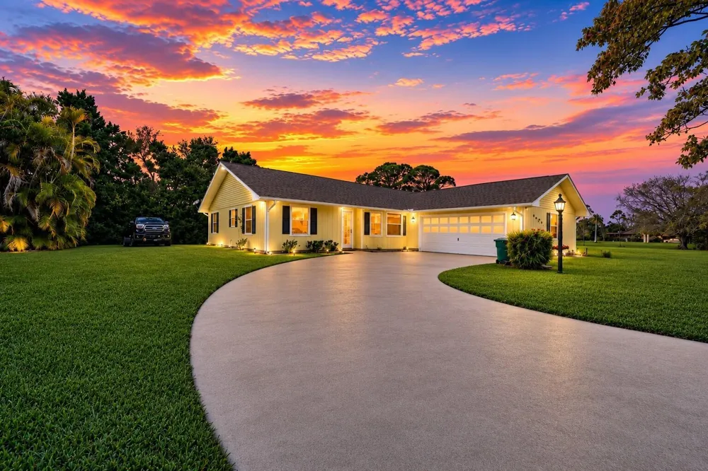 8690 Shadylake Lane Fort Pierce, FL 34947