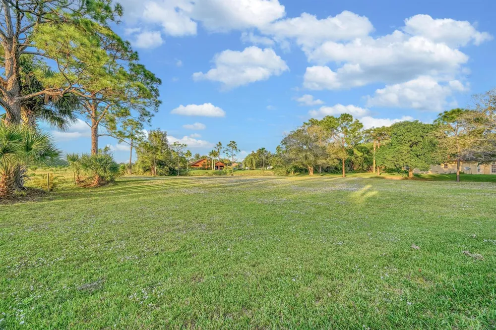 8690 Shadylake Lane Fort Pierce, FL 34947