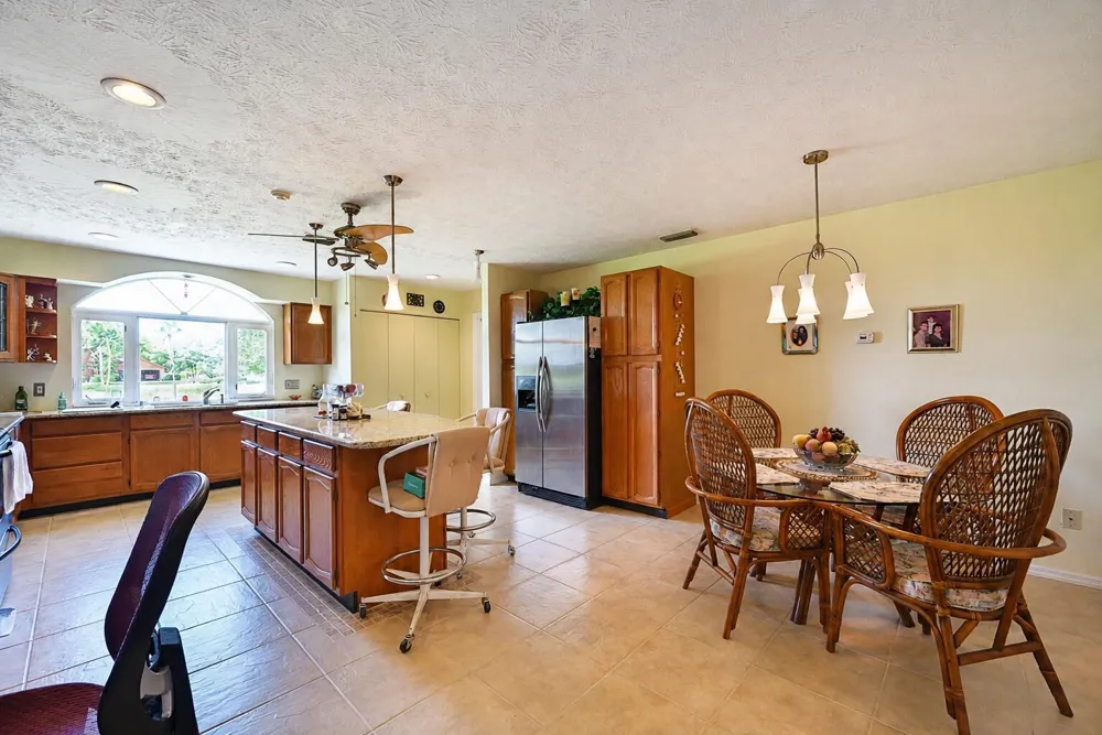 8690 Shadylake Lane Fort Pierce, FL 34947
