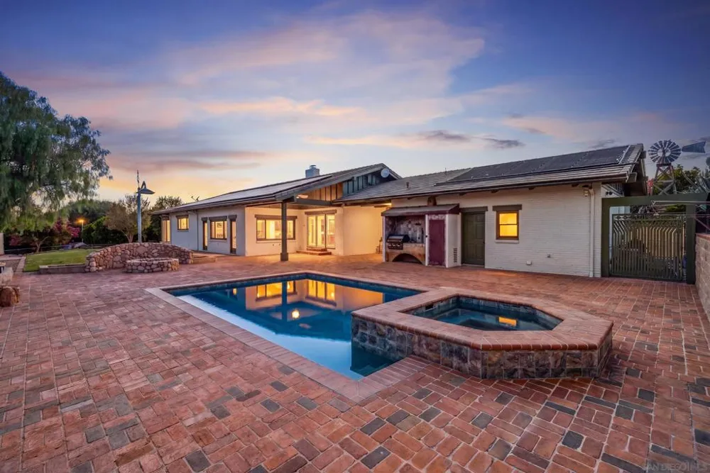 29481 Miller Valley Center, CA 92082