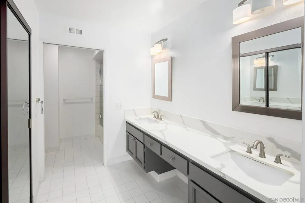 2538 Caminito Muirfield La Jolla, CA 92037