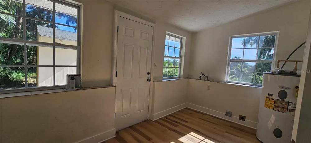 709 S HIGHLAND STREET Mount Dora, FL 32757