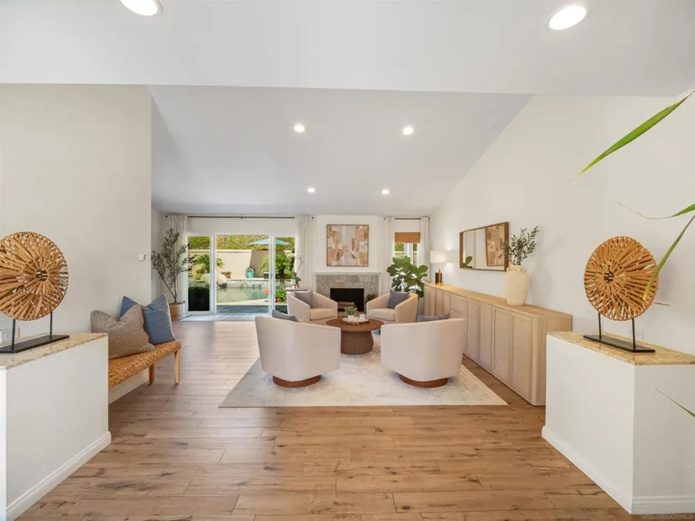 1022 Daisy Ave Carlsbad, CA 92011