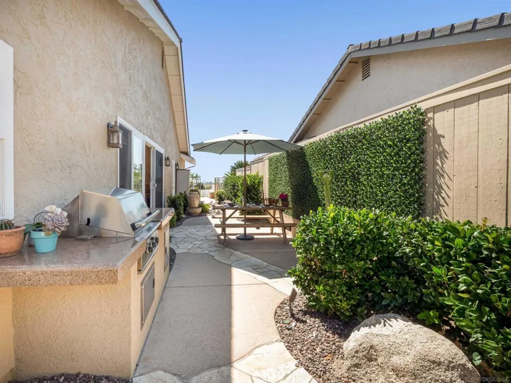 1022 Daisy Ave Carlsbad, CA 92011