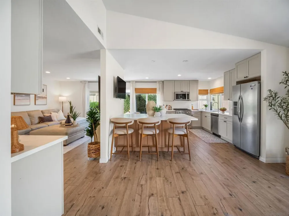 1022 Daisy Ave Carlsbad, CA 92011