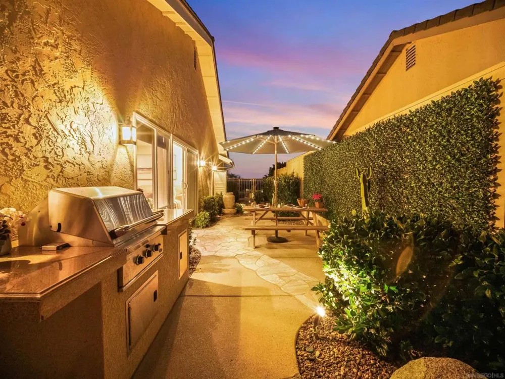 1022 Daisy Ave Carlsbad, CA 92011