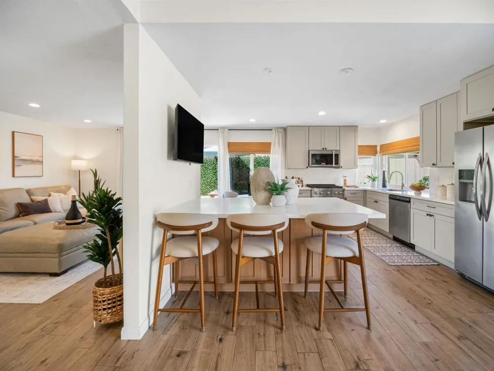 1022 Daisy Ave Carlsbad, CA 92011