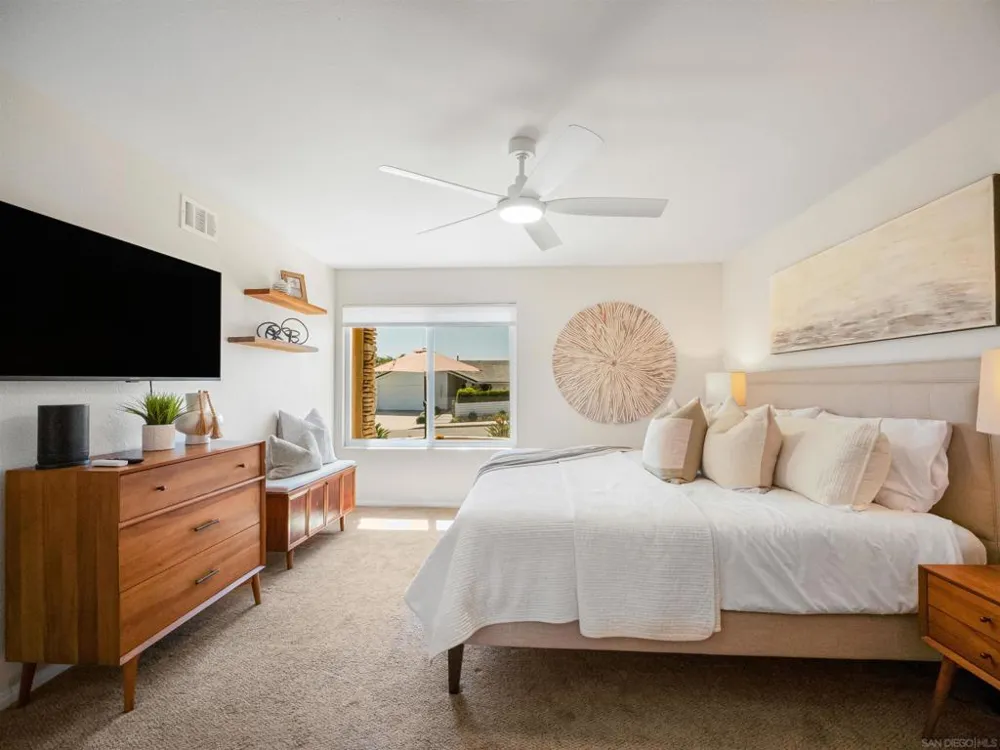 1022 Daisy Ave Carlsbad, CA 92011
