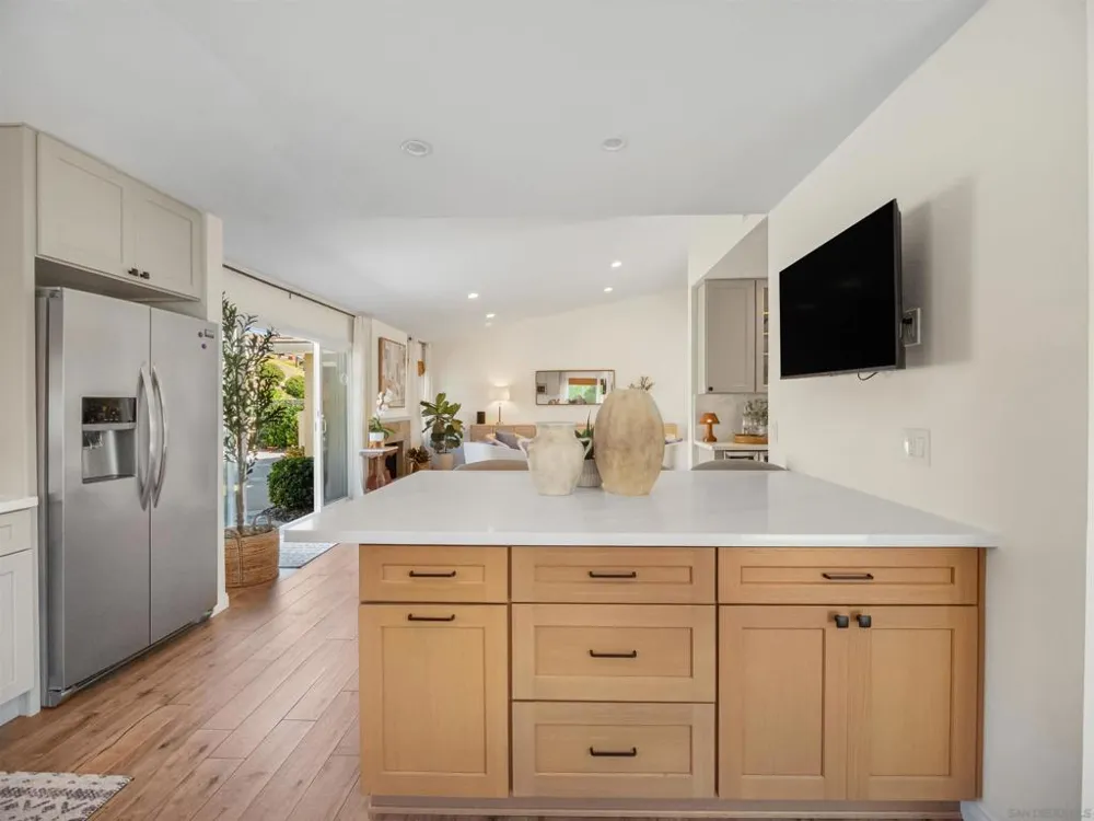 1022 Daisy Ave Carlsbad, CA 92011