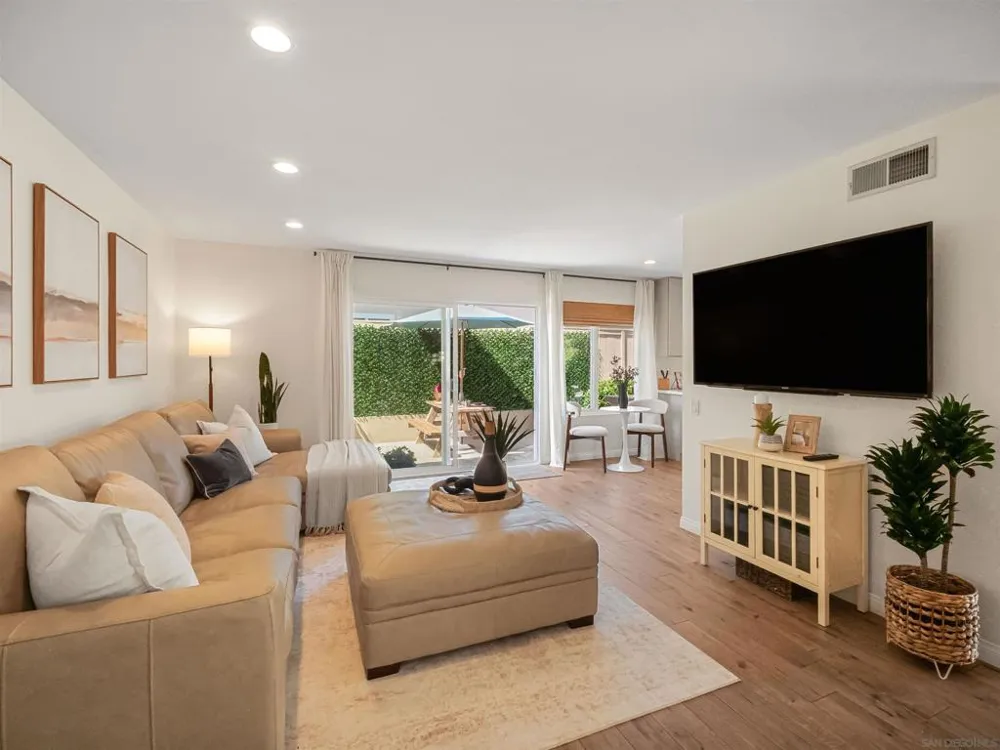 1022 Daisy Ave Carlsbad, CA 92011
