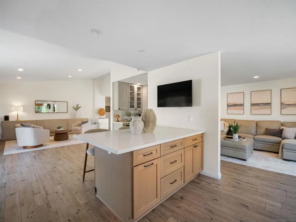 1022 Daisy Ave Carlsbad, CA 92011