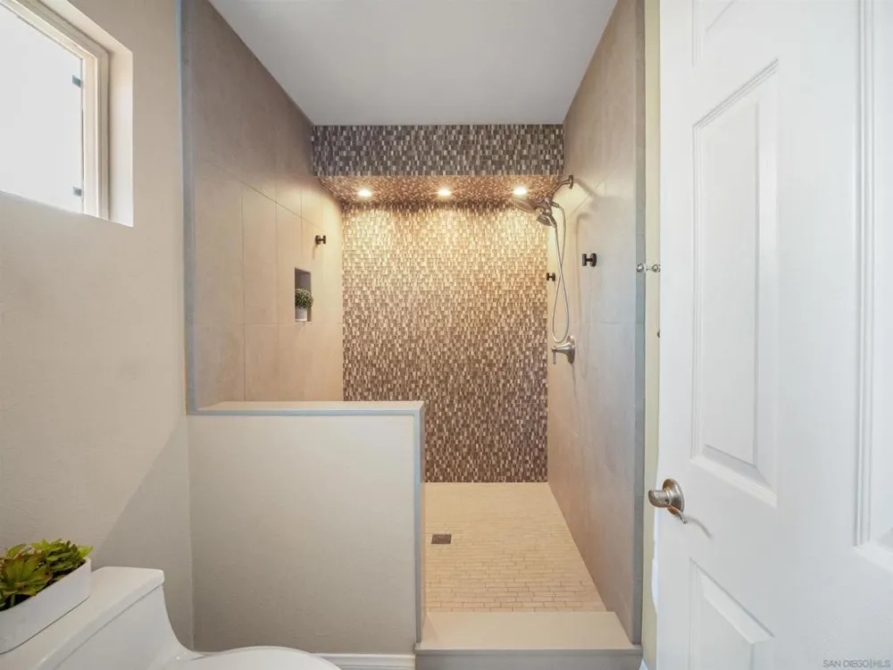 1022 Daisy Ave Carlsbad, CA 92011