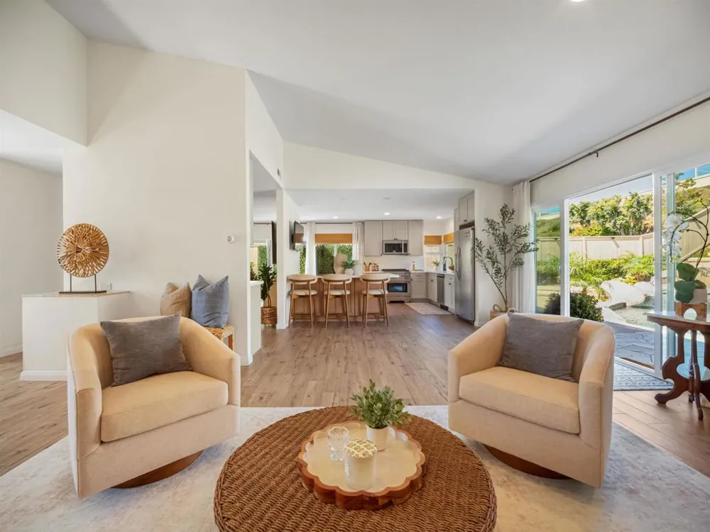 1022 Daisy Ave Carlsbad, CA 92011