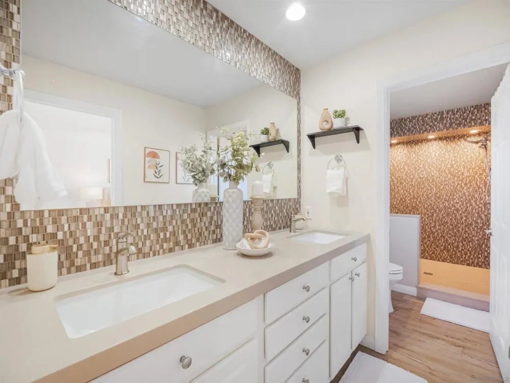 1022 Daisy Ave Carlsbad, CA 92011