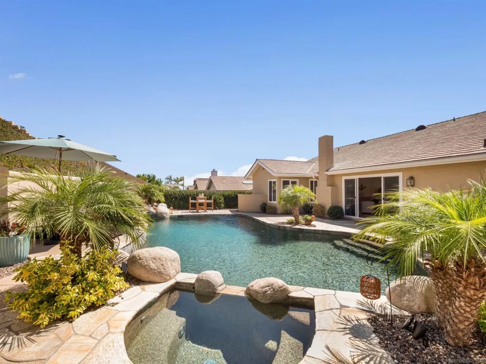 1022 Daisy Ave Carlsbad, CA 92011