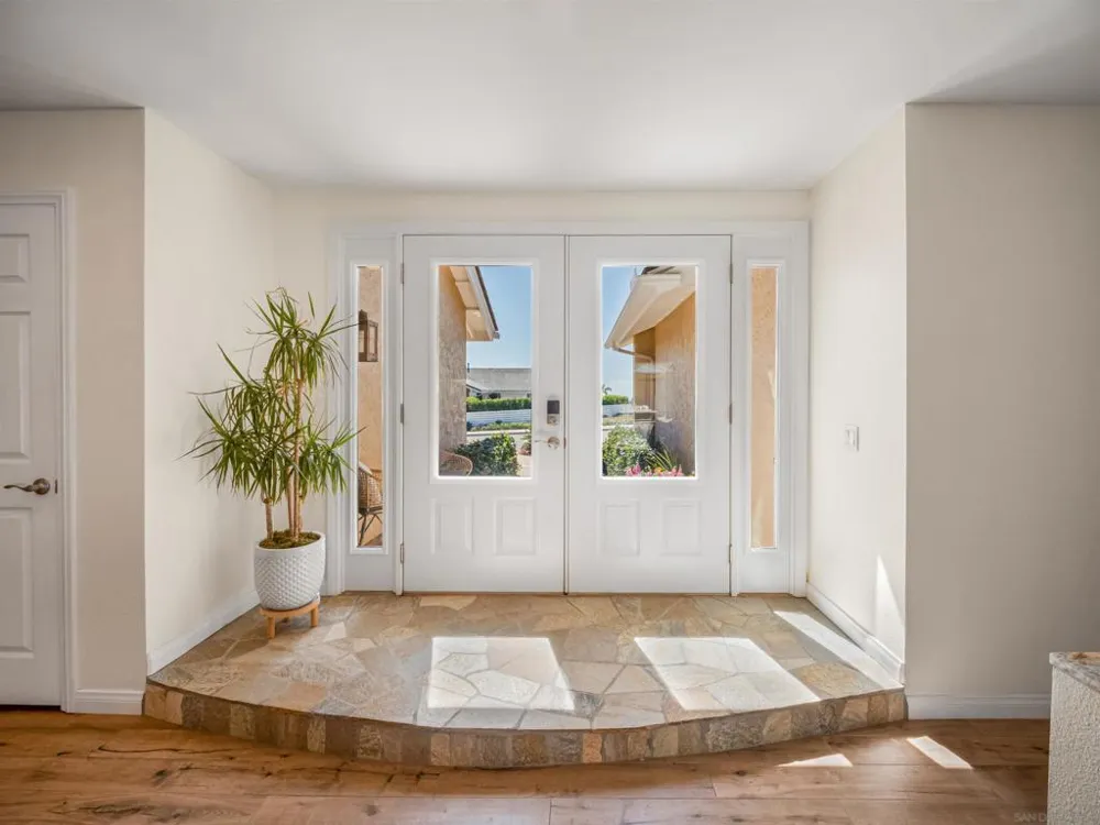 1022 Daisy Ave Carlsbad, CA 92011