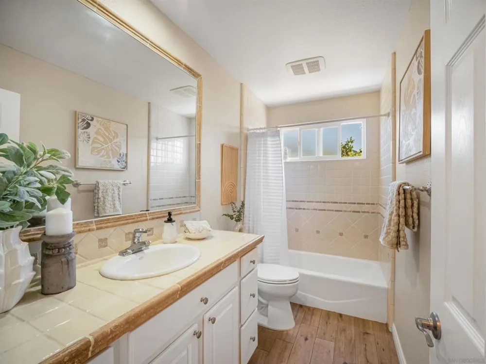 1022 Daisy Ave Carlsbad, CA 92011