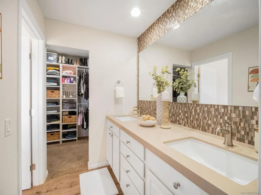1022 Daisy Ave Carlsbad, CA 92011
