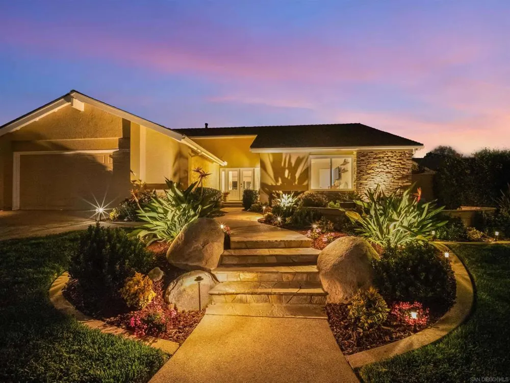 1022 Daisy Ave Carlsbad, CA 92011