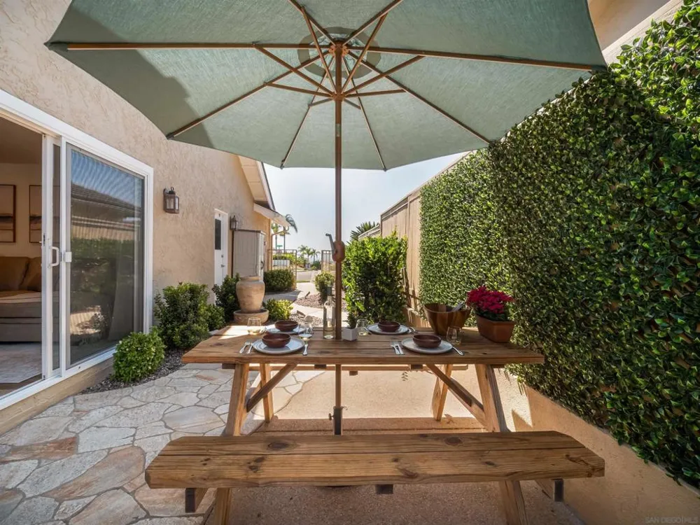 1022 Daisy Ave Carlsbad, CA 92011