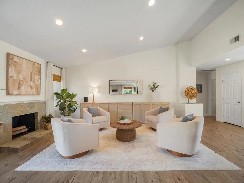 1022 Daisy Ave Carlsbad, CA 92011